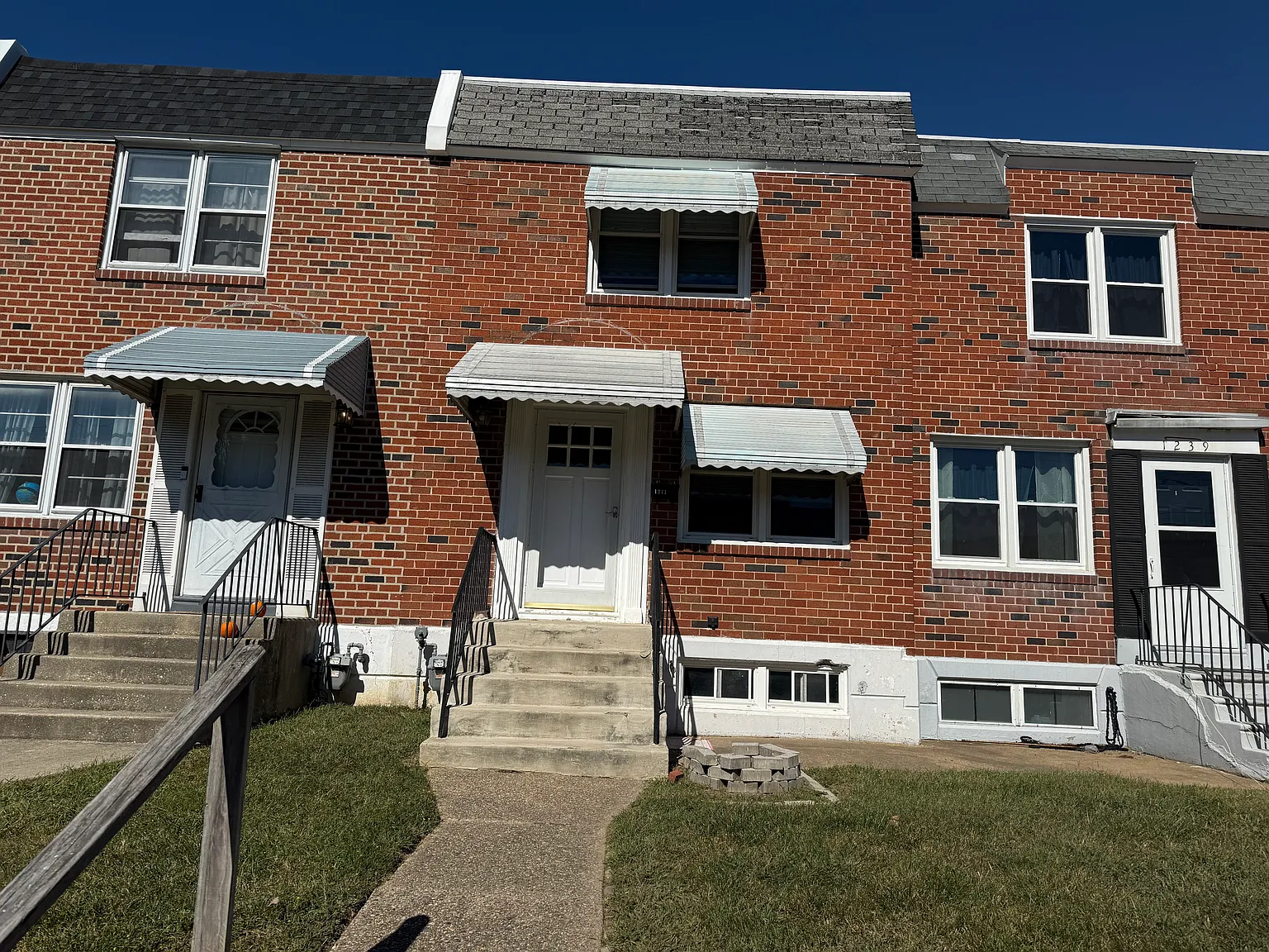 3 bed, 1150 sqft, $1,950 — Photo 1