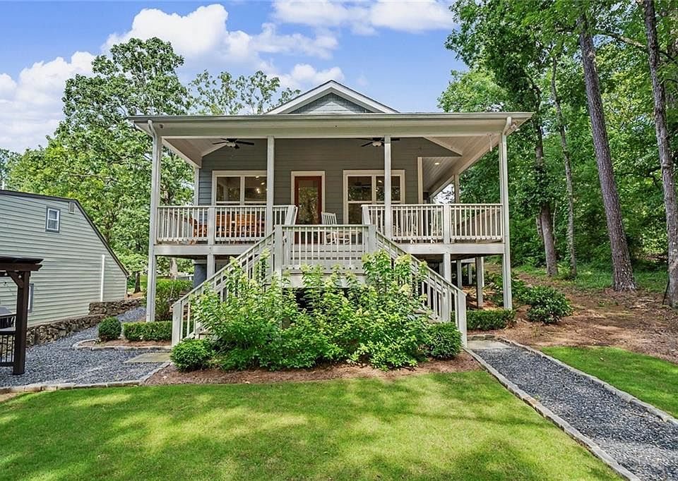1st image of 224 Lakeshore Cir SE