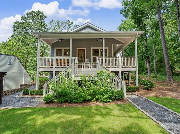 224 Lakeshore Cir SE, Acworth, GA 30101