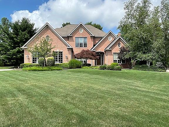 2nd image of 9875 N Pointe Cir