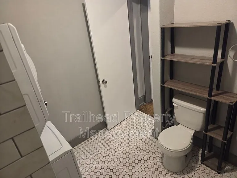 3227 Central St #6 — Photo 4