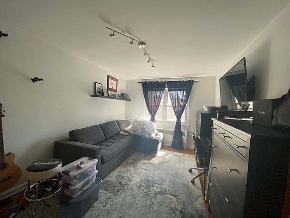 3rd image of 26-31 28th St #3