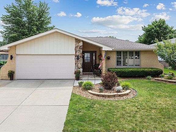 2nd image of 8935 Lunar Ave