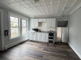 592 Diamond Hill Rd, Woonsocket, RI