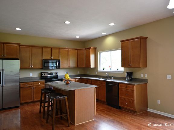 3rd image of 8100 Oldfield Ct SE