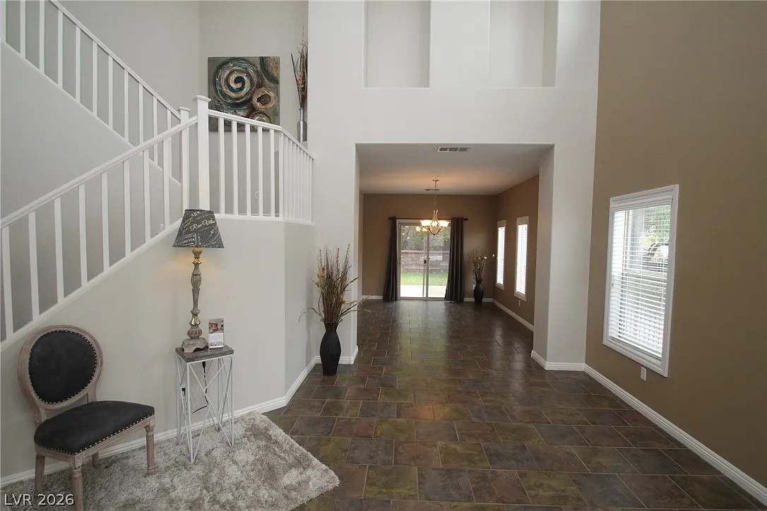 4 bed, 2.5 bath, 3116 sqft, $2,990 — Photo 3