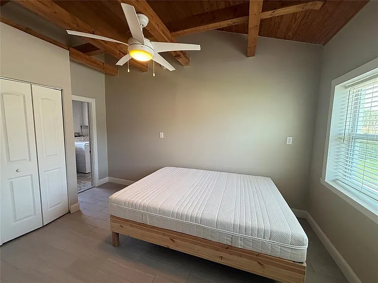 3200 W De Bazan Ave — Photo 54