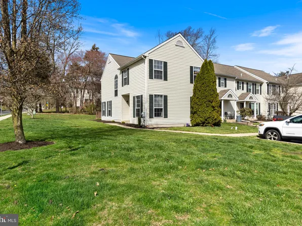 48 Village Dr, Schwenksville, PA 19473