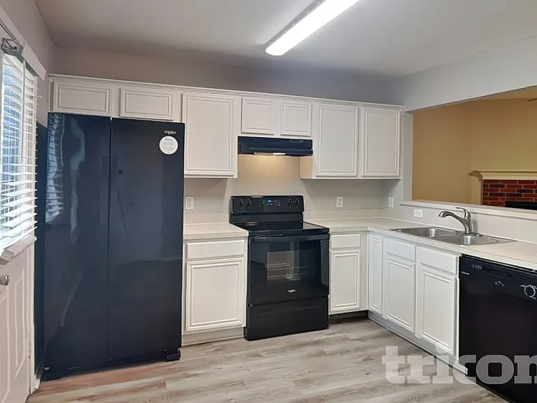 1320 Cleardale Dr — Photo 6