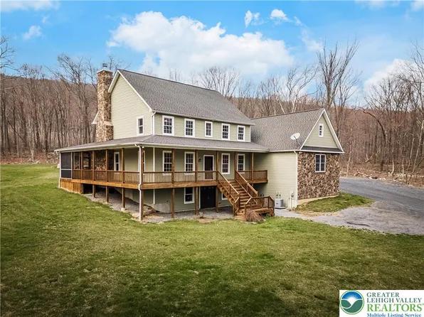 114 Bruce Ln, Wind Gap, PA 18091