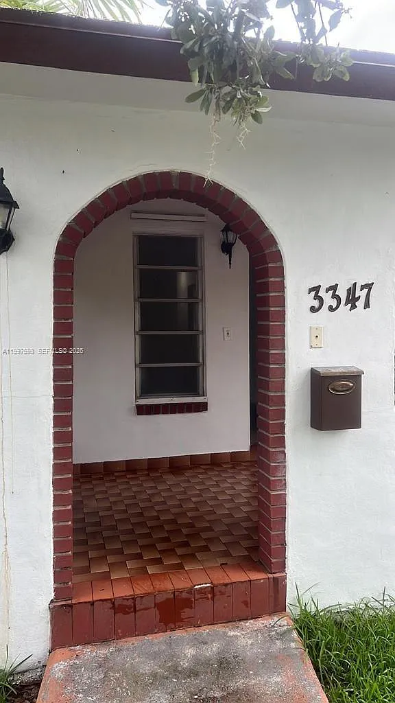 Building Photo - 3347 SW 23rd St #1