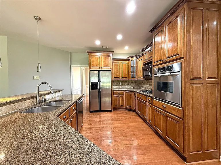 1310 Rosewood Dr — Photo 10