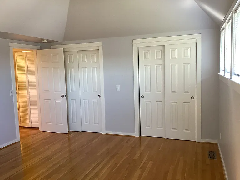 204 Roosevelt Ter — Photo 13
