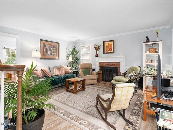 3rd image of 229 Old Colony Way