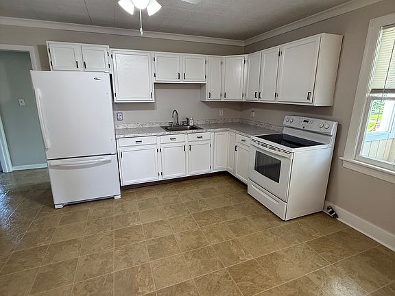 5th image of 904B Hudson Ave