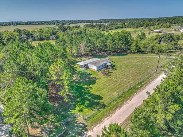 604 Longhorn Dr E, Livingston, TX 77351