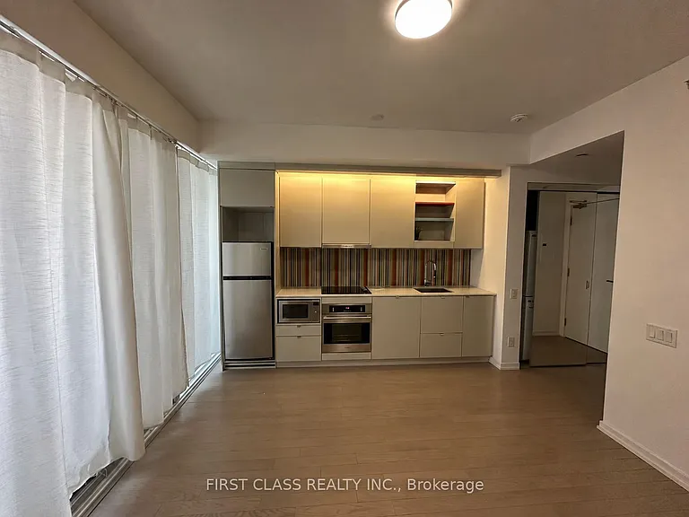 101 Peter St #617 — Photo 3
