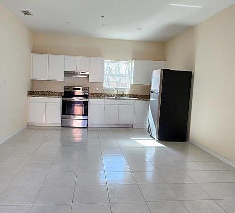 3rd image of 118 Grass Valley Rd #109