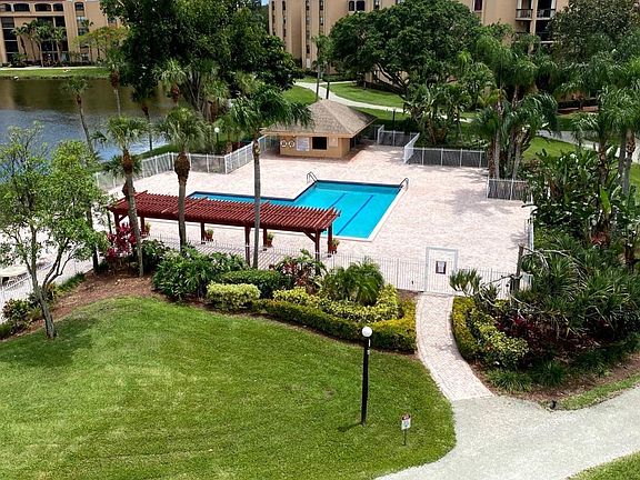 2nd image of 950 Egret Cir APT 5510
