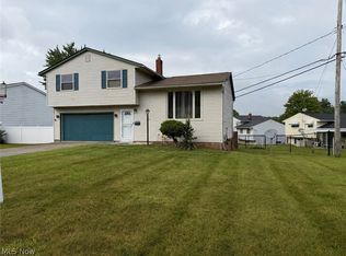24881 Ridgeline Dr, Bedford Heights, OH 44146