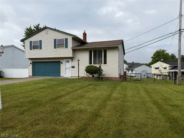24881 Ridgeline Dr, Bedford Heights, OH 44146