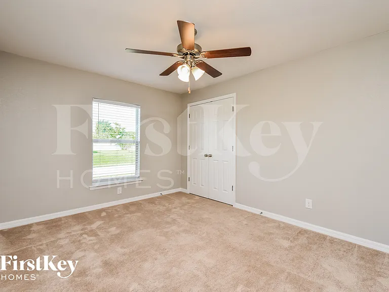 1139 SW 29th St — Photo 7