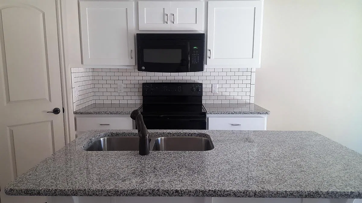 3419 S River Rd — Photo 3