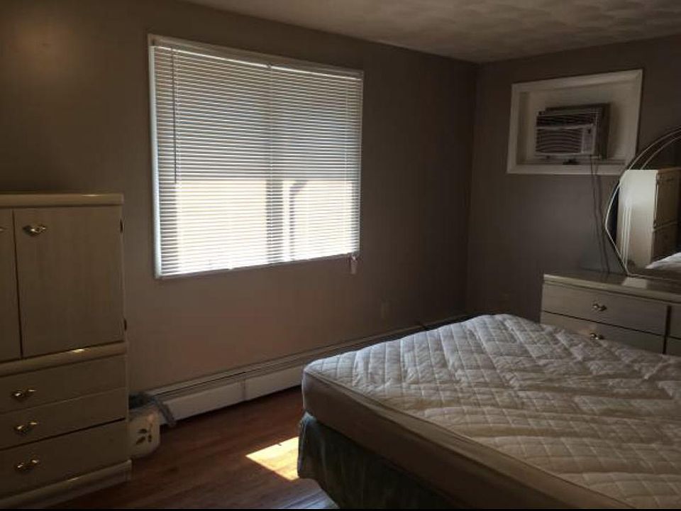 2nd image of 44 Montauk Rd