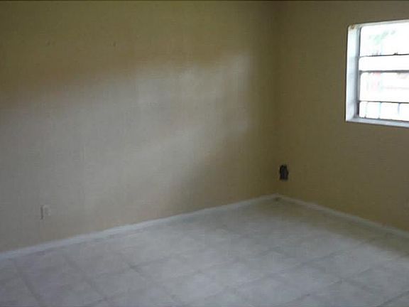 4th image of 1201 SW 52nd Ave APT 106-2