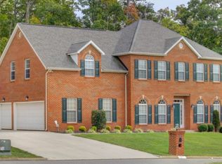 1000 Crown Ridge Ln, Powell, TN 37849