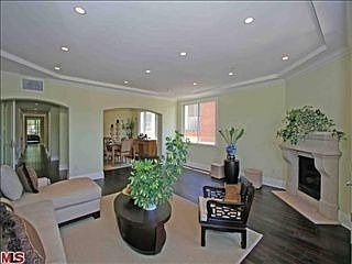 5th image of 400 S Barrington Ave APT 101