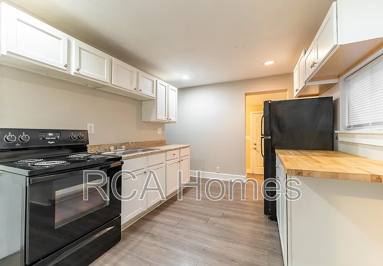704 Sanders St — Photo 6
