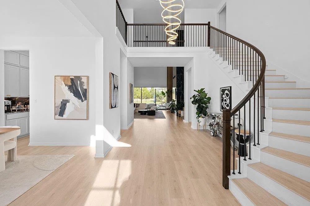 5 bed, 4.5 bath, 4087 sqft, $7,250 — Photo 3