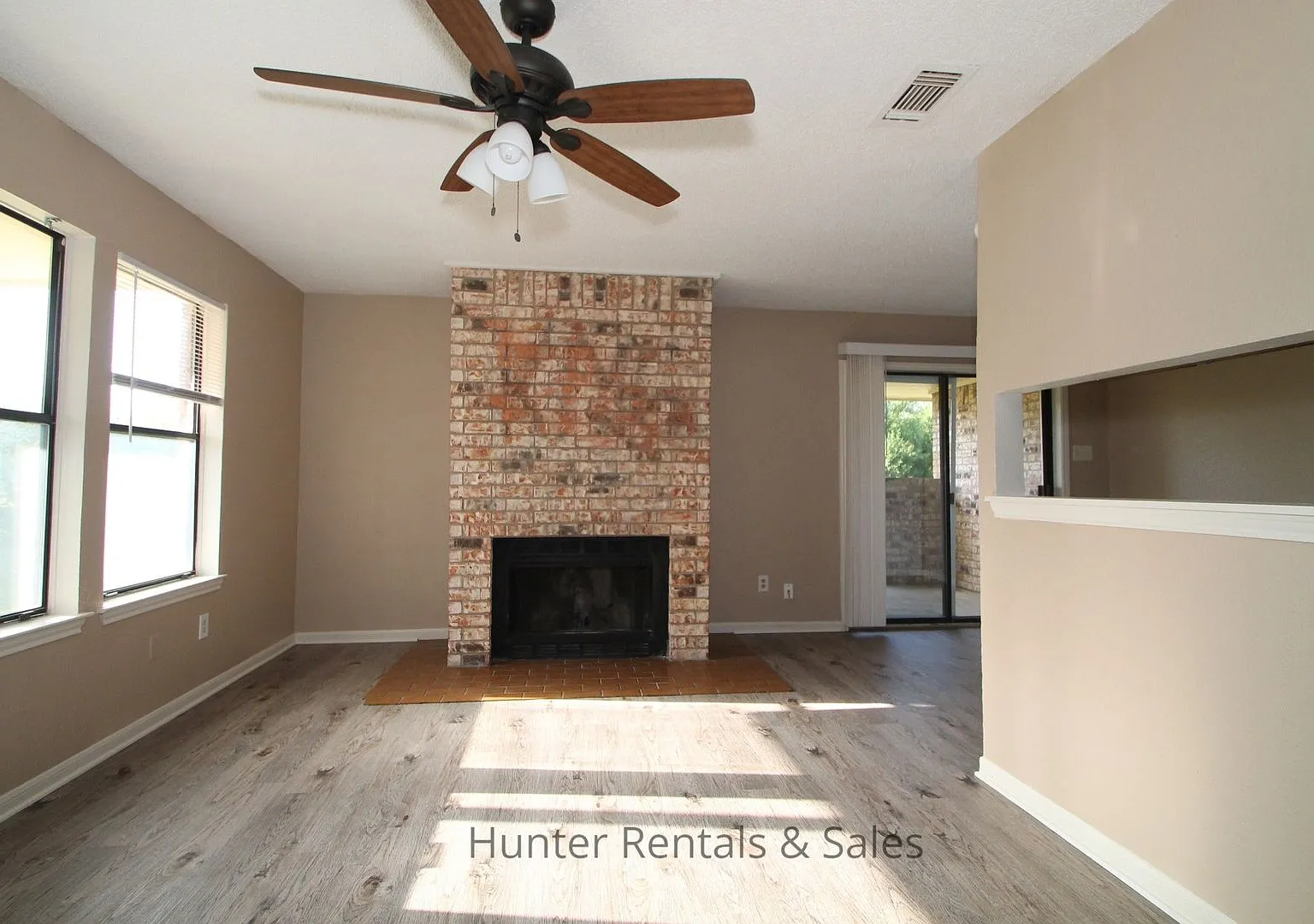 Comfortable Two-Story Townhouse — Photo 4