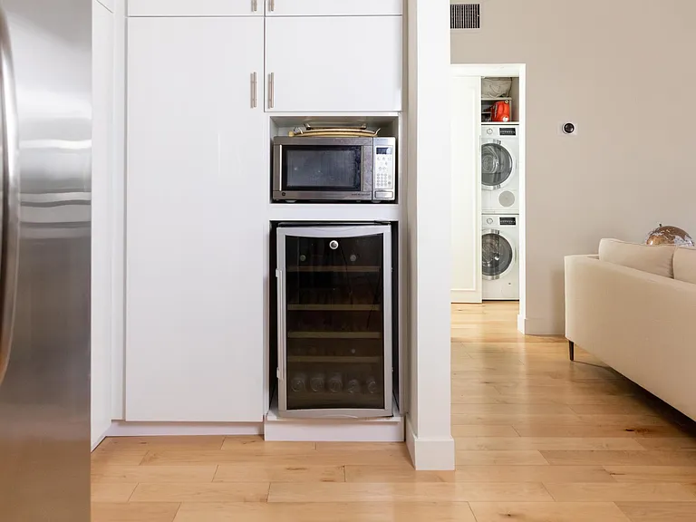 8960 Cynthia St #104 — Photo 6