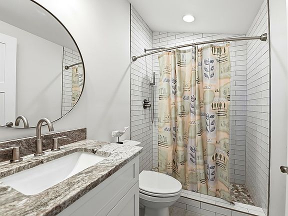 5th image of 1032 E Gorrie Dr