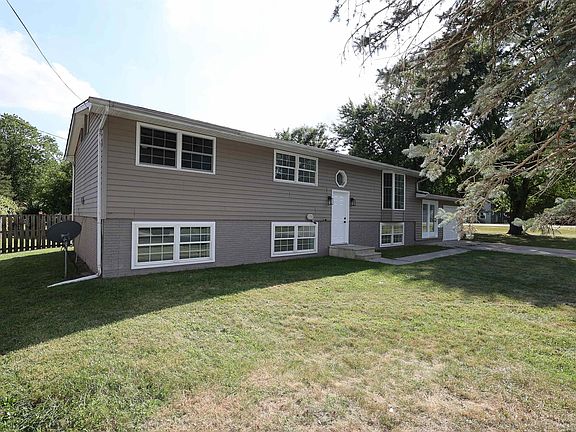3rd image of 26394 Douglas Ave