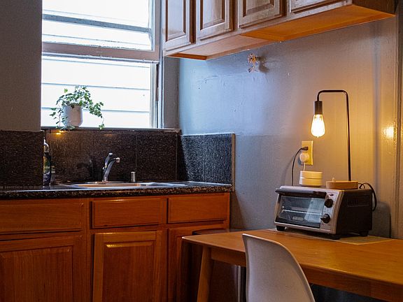 4th image of 106 Shotwell St #97