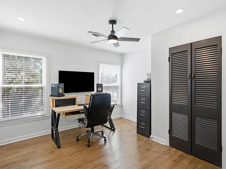 3313 Greenwood Dr — Photo 14