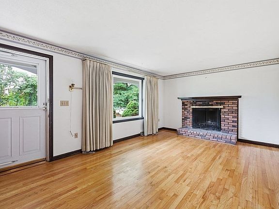 4th image of 617 River Rd