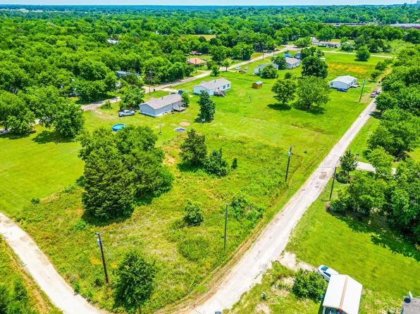 Waco St, Teague, TX 75860