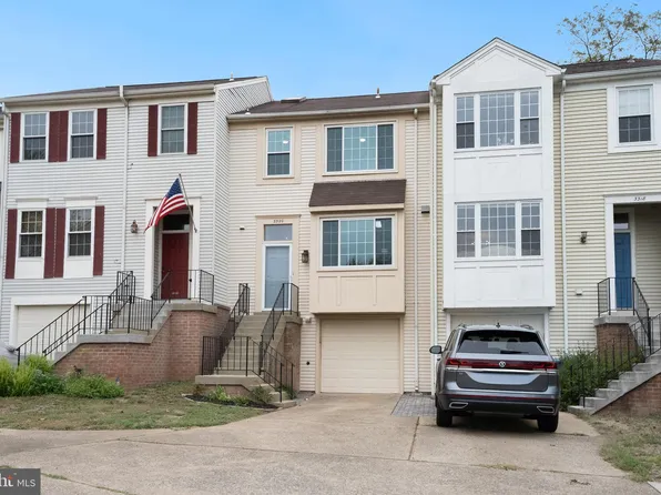 3320 Buckeye Ln, Fairfax, VA 22033