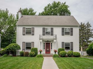 17 Cumberland Rd, West Hartford, CT 06119