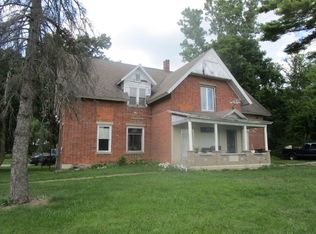 302 S Main St, Wolcottville, IN 46795