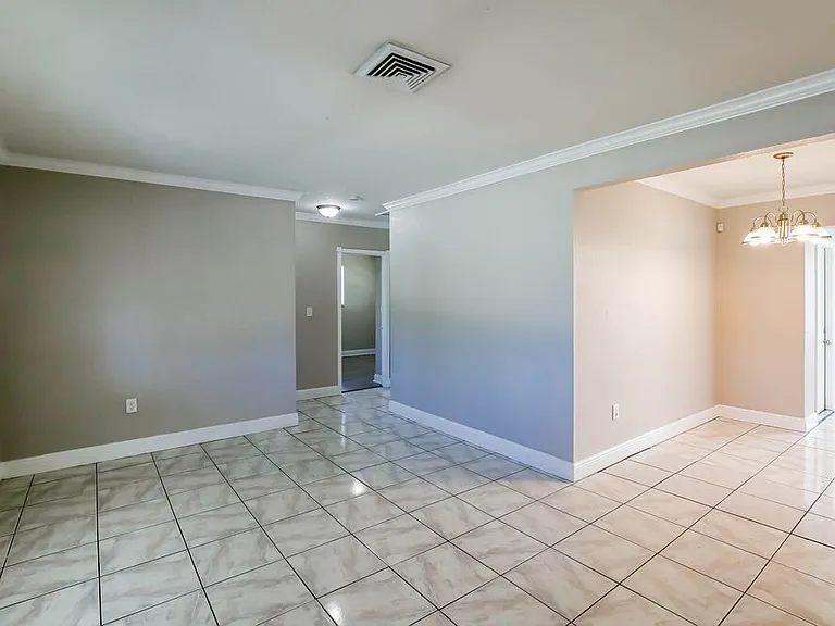 2300 De Soto Dr — Photo 5