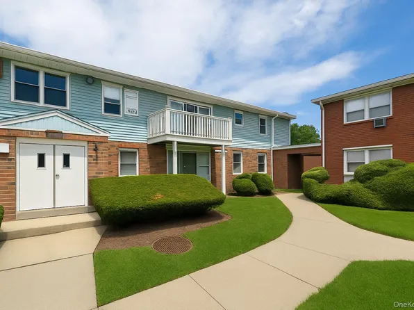 5B Hemlock Drive #101, Bay Shore, NY 11706
