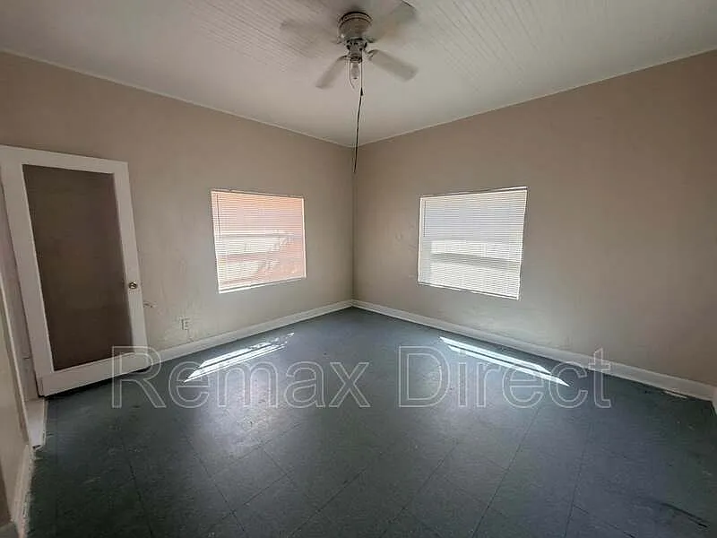 4 bed, 2.0 bath, $2,500 — Photo 4