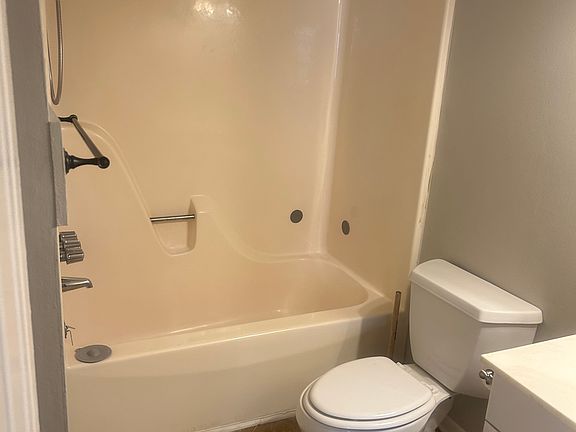 5th image of 132D Oakmont Dr #D
