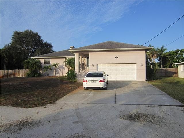 1st image of 799 Bayview Dr