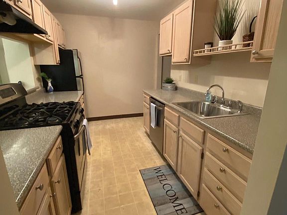 3rd image of 2506 Waters Edge Dr #6
